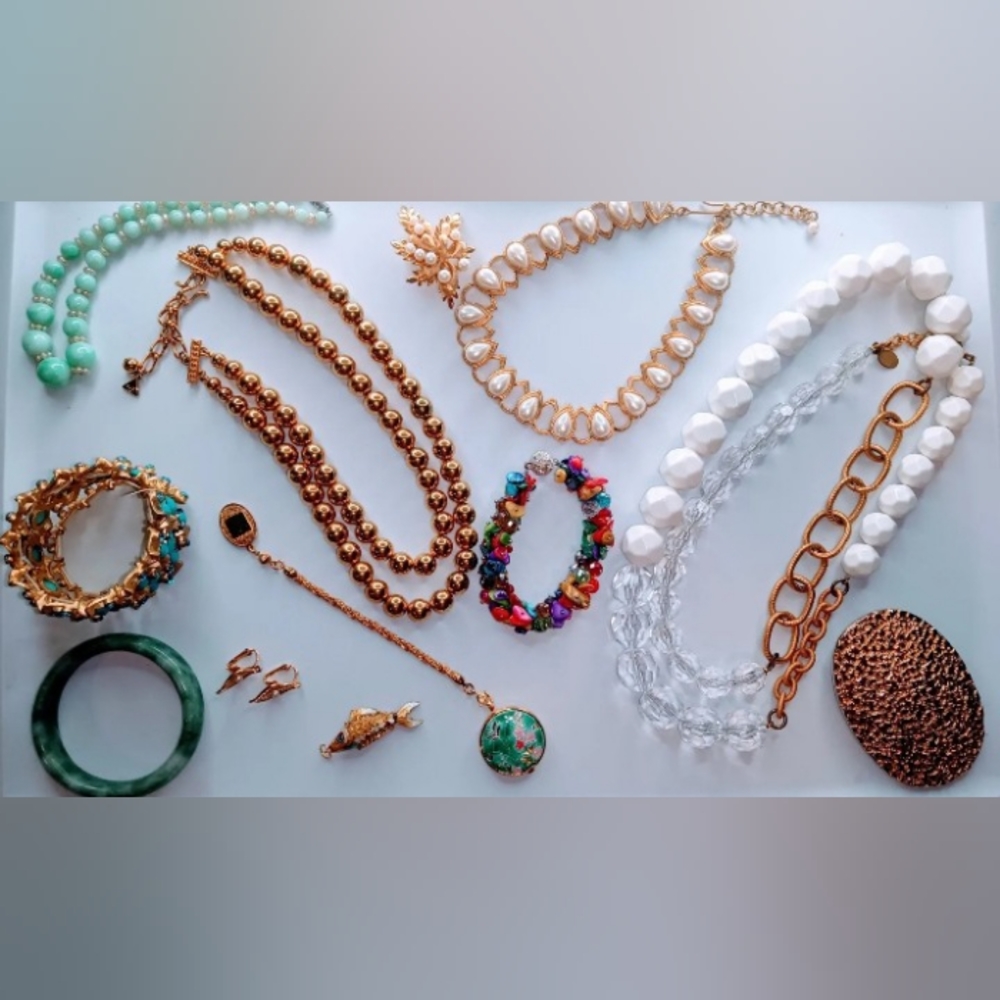 Lot Vintage Antique New Signed Unsigned Wearable Costume Jewelry 3 Lb 5 Ou - Picture 2 of 7